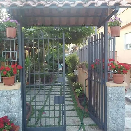 לינה וארוחת בוקר Domus Felix