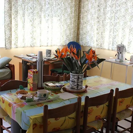 לינה וארוחת בוקר Domus Felix